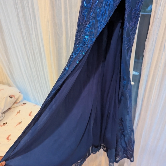 Elegant Blue Sequin Dress - Picture 5 of 5